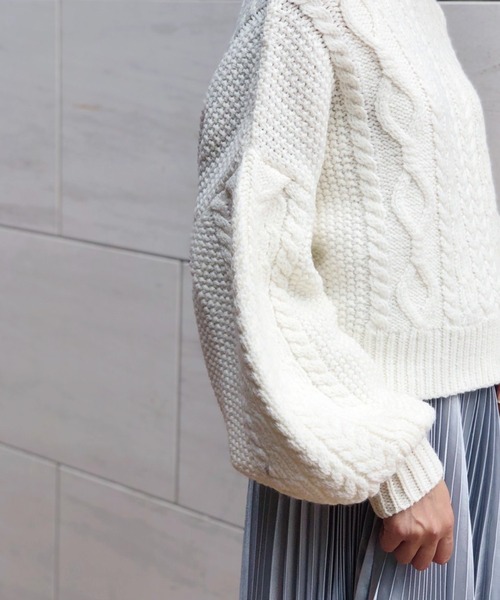 Banner Barrett（バナーバレット）の「ショートパフケーブルニット（ニット/セーター・レディース・オフホワイト/ブラック/モカ/サックスブルー/グリーン・38）」の11枚目の写真