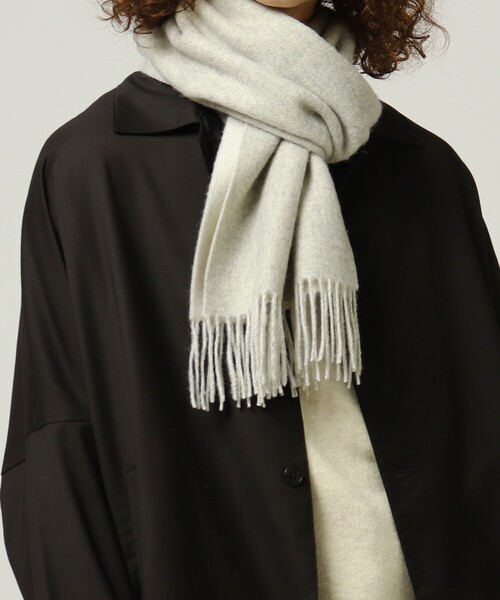 tk.TAKEO KIKUCHI（ティーケータケオキクチ）の「【WEB限定】カシミヤ混マフラー（ストール/ショール・メンズ・オフホワイト/ライトベージュ/ブラック/グレー・00）」の12枚目の写真