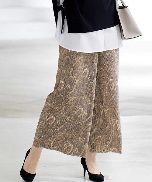 プリーツ素材リラックスワイドパンツ