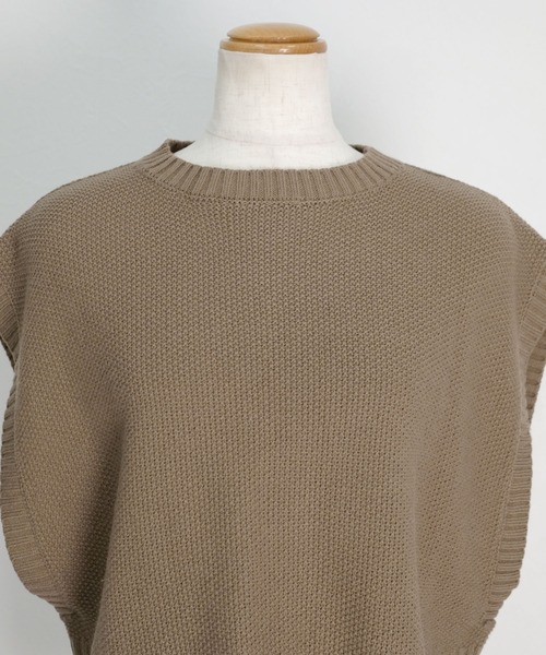 ANDJ(アンドジェイ)の「2WAY鹿の子編みスリットニットベスト(ベスト・レディース・ブラウン/ピンク/グリーン/モカ/ライトベージュ/グリーン系その他/ブラック・M)」の11枚目の写真