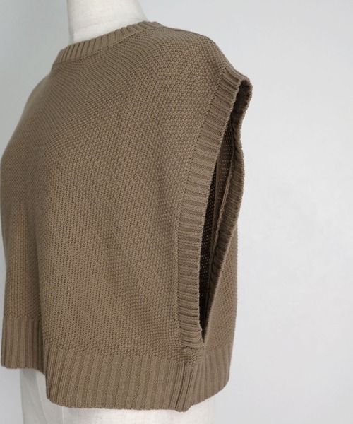 ANDJ(アンドジェイ)の「2WAY鹿の子編みスリットニットベスト(ベスト・レディース・ブラウン/ピンク/グリーン/モカ/ライトベージュ/グリーン系その他/ブラック・M)」の22枚目の写真