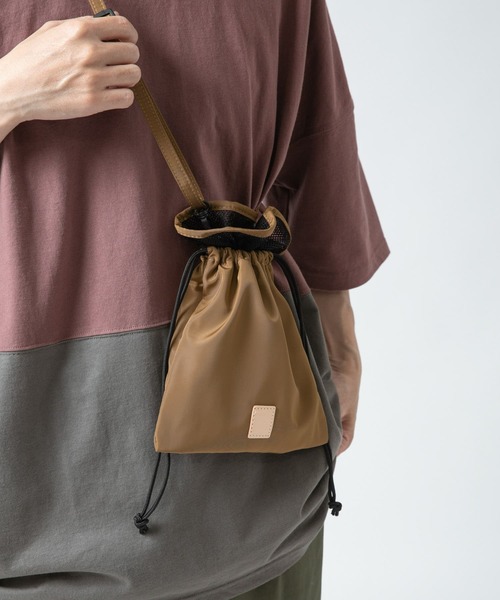ITEMS URBANRESEARCH（アイテムズ アーバンリサーチ）の「メッシュ ドロストショルダーバッグ（ショルダーバッグ・メンズ・カーキ/ブラック/チャコールグレー・-）」の4枚目の写真