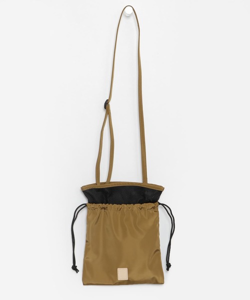 ITEMS URBANRESEARCH（アイテムズ アーバンリサーチ）の「メッシュ ドロストショルダーバッグ（ショルダーバッグ・メンズ・カーキ/ブラック/チャコールグレー・-）」の12枚目の写真