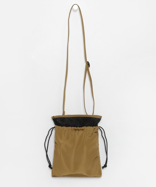 ITEMS URBANRESEARCH（アイテムズ アーバンリサーチ）の「メッシュ ドロストショルダーバッグ（ショルダーバッグ・メンズ・カーキ/ブラック/チャコールグレー・-）」の13枚目の写真