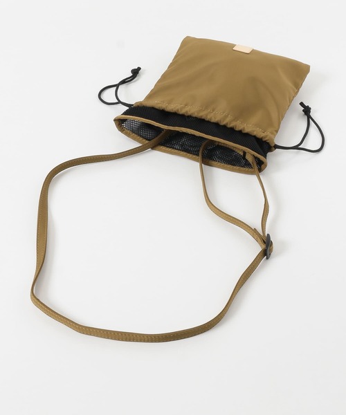ITEMS URBANRESEARCH（アイテムズ アーバンリサーチ）の「メッシュ ドロストショルダーバッグ（ショルダーバッグ・メンズ・カーキ/ブラック/チャコールグレー・-）」の17枚目の写真