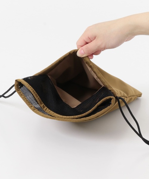 ITEMS URBANRESEARCH（アイテムズ アーバンリサーチ）の「メッシュ ドロストショルダーバッグ（ショルダーバッグ・メンズ・カーキ/ブラック/チャコールグレー・-）」の15枚目の写真