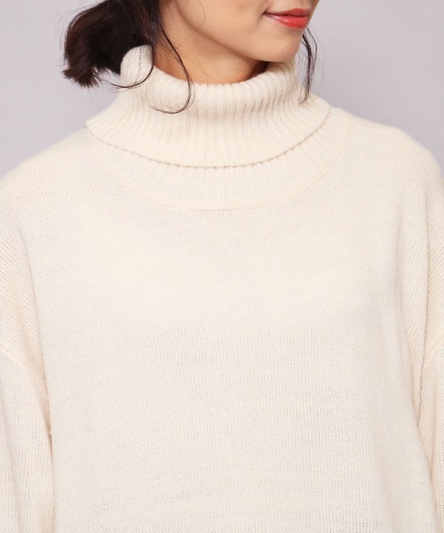 mili an deni(ミリアンデニ)の「タートルネックサイドスリットニットロングワンピース(ワンピース・レディース・ブラック/ベージュ/アイボリー/ライトグレー/チャコールグレー/ブルー/グリーン/パープル/ネイビー・M/L)」の10枚目の写真