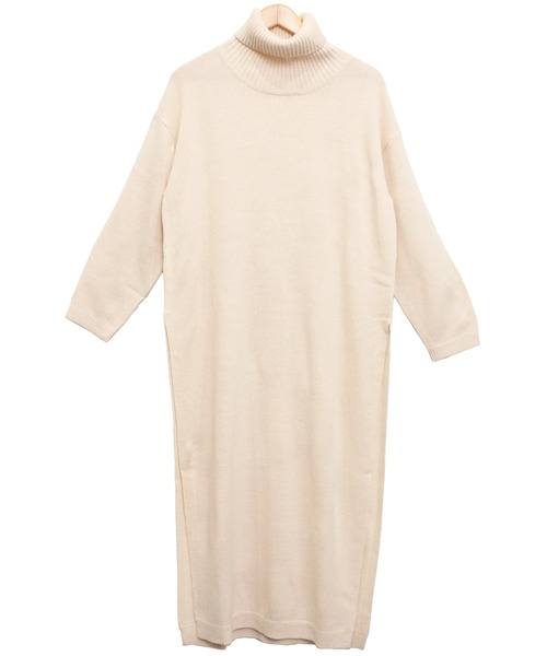 mili an deni(ミリアンデニ)の「タートルネックサイドスリットニットロングワンピース(ワンピース・レディース・ブラック/ベージュ/アイボリー/ライトグレー/チャコールグレー/ブルー/グリーン/パープル/ネイビー・M/L)」の11枚目の写真