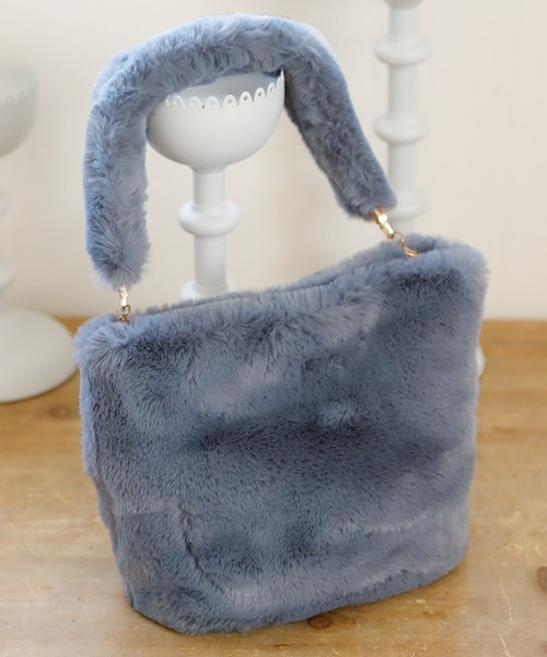 ElegChic(エレグシック)の「フェイクファー2WAYバッグ 結婚式 同窓会 オケージョン 二次会(ショルダーバッグ・レディース・ブラック/ベージュ/ブルー・FREE)」の6枚目の写真