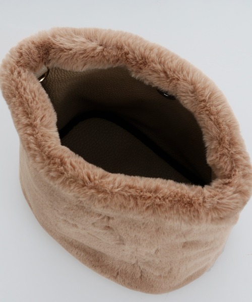 ElegChic(エレグシック)の「フェイクファー2WAYバッグ 結婚式 同窓会 オケージョン 二次会(ショルダーバッグ・レディース・ブラック/ベージュ/ブルー・FREE)」の7枚目の写真