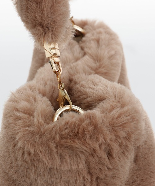 ElegChic(エレグシック)の「フェイクファー2WAYバッグ 結婚式 同窓会 オケージョン 二次会(ショルダーバッグ・レディース・ブラック/ベージュ/ブルー・FREE)」の10枚目の写真