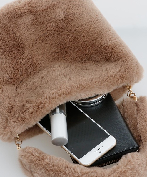 ElegChic(エレグシック)の「フェイクファー2WAYバッグ 結婚式 同窓会 オケージョン 二次会(ショルダーバッグ・レディース・ブラック/ベージュ/ブルー・FREE)」の11枚目の写真