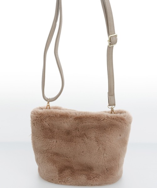 ElegChic(エレグシック)の「フェイクファー2WAYバッグ 結婚式 同窓会 オケージョン 二次会(ショルダーバッグ・レディース・ブラック/ベージュ/ブルー・FREE)」の14枚目の写真