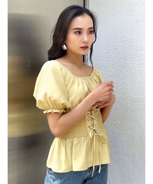 EMODA(エモダ)の「ウエストマークオフショルダートップ(シャツ/ブラウス・レディース・ホワイト/ブラック/イエロー/その他・FREE)」の3枚目の写真