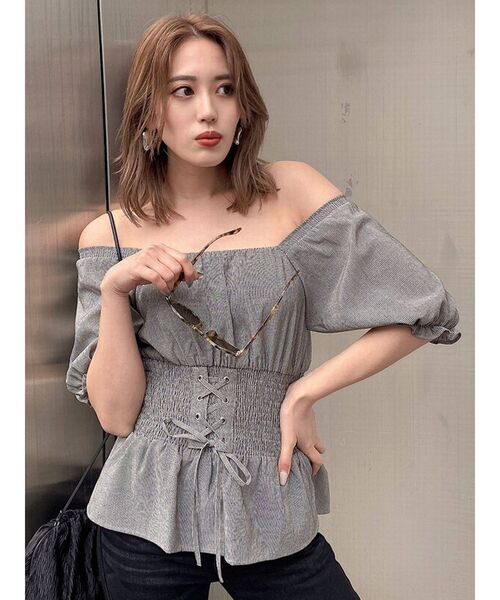 EMODA(エモダ)の「ウエストマークオフショルダートップ(シャツ/ブラウス・レディース・ホワイト/ブラック/イエロー/その他・FREE)」の6枚目の写真