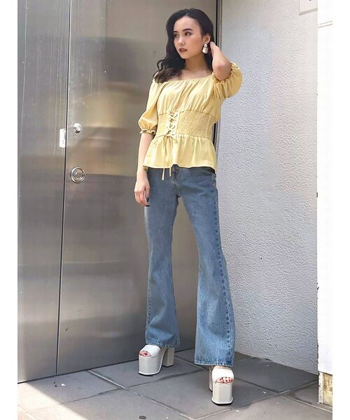 EMODA(エモダ)の「ウエストマークオフショルダートップ(シャツ/ブラウス・レディース・ホワイト/ブラック/イエロー/その他・FREE)」の15枚目の写真