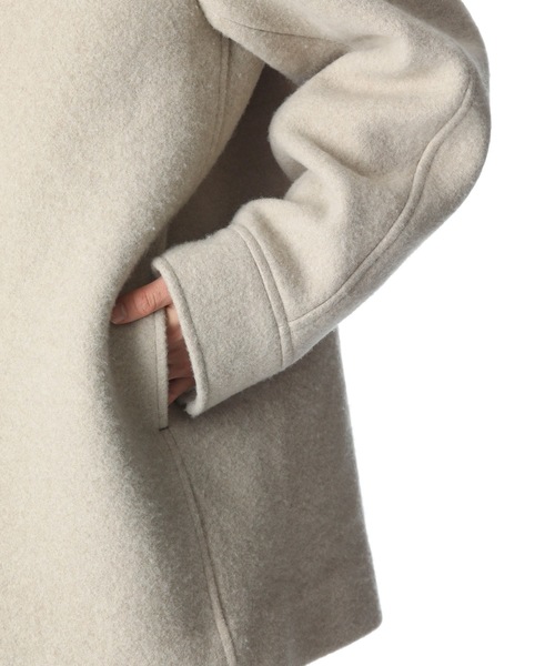 KAZUYUKI KUMAGAI ATTACHMENT（カズユキクマガイアタッチメント）の「MILLED WOOL KNIT SMOCKS FEARNOUGHT COAT（その他アウター・メンズ・ベージュ/ブラック・1/2）」の4枚目の写真