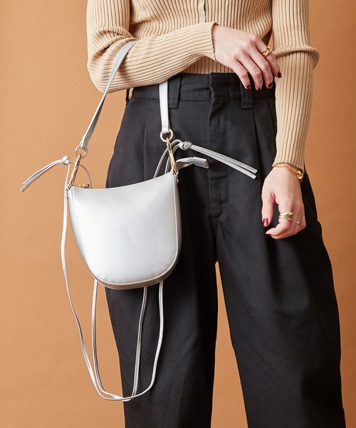 HASHIBAMI（ハシバミ）の「【HASHIBAMI】カラバッシュ 2WAY ショルダーバッグ（ショルダーバッグ・レディース・ブラック/シルバー/グレイッシュベージュ・FREE）」の3枚目の写真