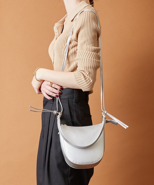 HASHIBAMI（ハシバミ）の「【HASHIBAMI】カラバッシュ 2WAY ショルダーバッグ（ショルダーバッグ・レディース・ブラック/シルバー/グレイッシュベージュ・FREE）」の5枚目の写真