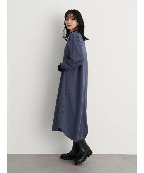 earth music&ecology（アースミュージックアンドエコロジー）の「キーネックカットワンピース ＊（ワンピース・レディース・ブラック/ブルー/グレイッシュベージュ・FREE）」の21枚目の写真