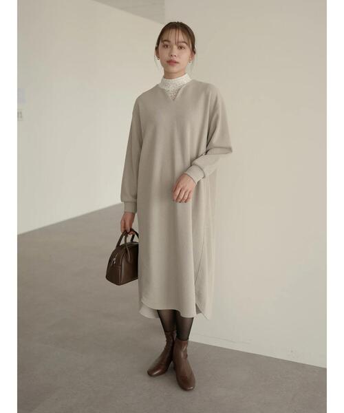 earth music&ecology（アースミュージックアンドエコロジー）の「キーネックカットワンピース ＊（ワンピース・レディース・ブラック/ブルー/グレイッシュベージュ・FREE）」の15枚目の写真