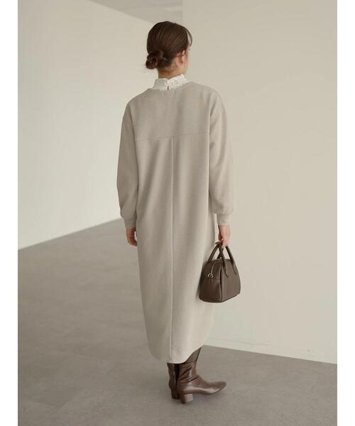 earth music&ecology（アースミュージックアンドエコロジー）の「キーネックカットワンピース ＊（ワンピース・レディース・ブラック/ブルー/グレイッシュベージュ・FREE）」の13枚目の写真