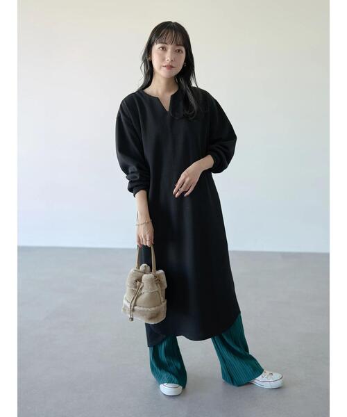 earth music&ecology（アースミュージックアンドエコロジー）の「キーネックカットワンピース ＊（ワンピース・レディース・ブラック/ブルー/グレイッシュベージュ・FREE）」の8枚目の写真