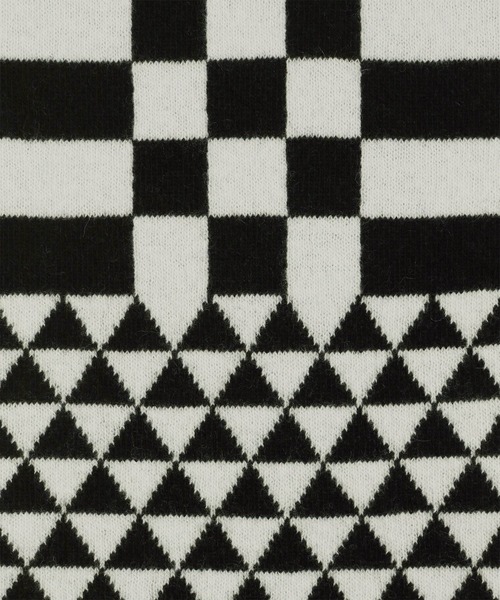 Paul Smith COLLECTION（ポールスミスコレクション）の「ジオメトリックニット マフラー / 214556 FS（マフラー・メンズ・ブラック系その他/レッド系その他・FREE）」の4枚目の写真