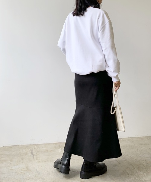 LIAN(リアン)の「INTANGIBLEカレッジロゴスウェット(スウェット・レディース・ネイビー/オフホワイト/ダークグリーン/グリーン/ブラック/レッド・FREE)」の13枚目の写真