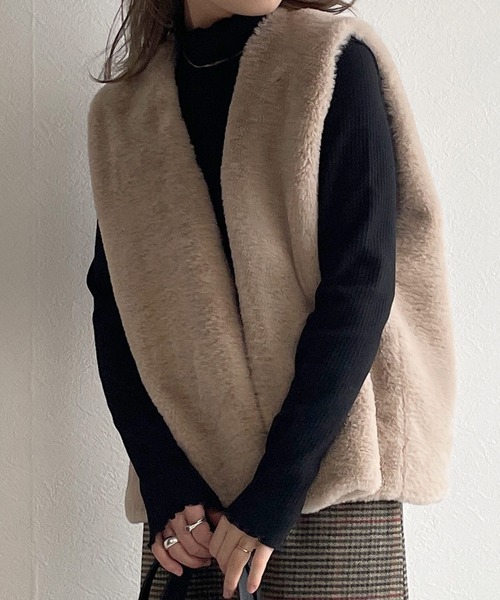 w closet（ダブルクローゼット）の「ランダムリブアウトメローハイネックプルオーバー（Tシャツ/カットソー・レディース・オフホワイト/イエロー系/サックスブルー/グリーン/ブラック/ライム/ケリー・FREE）」の2枚目の写真