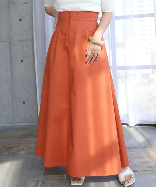 moment+(モーメントプラス)の「カラーT/Cツイル ハイウエストタック フレアロングスカート(スカート・レディース・ブラック/レッド/オフホワイト/オレンジ/ブルー/グリーン/グレイッシュベージュ・M)」の7枚目の写真