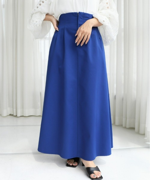 moment+(モーメントプラス)の「カラーT/Cツイル ハイウエストタック フレアロングスカート(スカート・レディース・ブラック/レッド/オフホワイト/オレンジ/ブルー/グリーン/グレイッシュベージュ・M)」の5枚目の写真