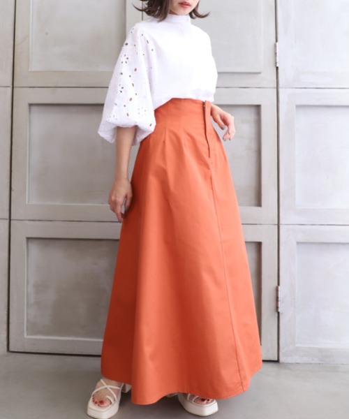 moment+(モーメントプラス)の「カラーT/Cツイル ハイウエストタック フレアロングスカート(スカート・レディース・ブラック/レッド/オフホワイト/オレンジ/ブルー/グリーン/グレイッシュベージュ・M)」の18枚目の写真