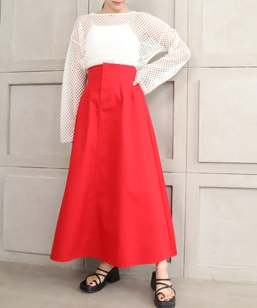 moment+(モーメントプラス)の「カラーT/Cツイル ハイウエストタック フレアロングスカート(スカート・レディース・ブラック/レッド/オフホワイト/オレンジ/ブルー/グリーン/グレイッシュベージュ・M)」の12枚目の写真