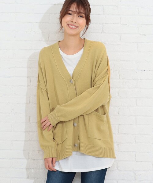 SHOO・LA・RUE（シューラルー）の「◆アウトリンキングVネックゆるカーディガン（カーディガン/ボレロ・レディース・アイボリー/ピンク系/ライトグレー/レモンイエロー/ブルー・00）」の4枚目の写真