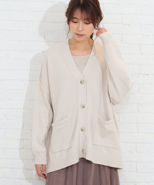 SHOO・LA・RUE（シューラルー）の「◆アウトリンキングVネックゆるカーディガン（カーディガン/ボレロ・レディース・アイボリー/ピンク系/ライトグレー/レモンイエロー/ブルー・00）」の2枚目の写真