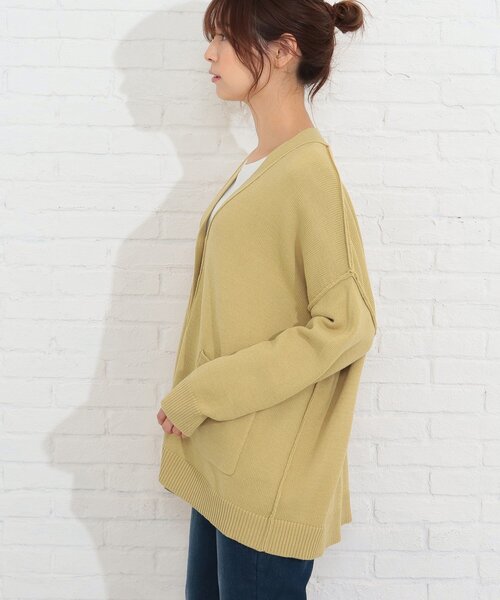 SHOO・LA・RUE（シューラルー）の「◆アウトリンキングVネックゆるカーディガン（カーディガン/ボレロ・レディース・アイボリー/ピンク系/ライトグレー/レモンイエロー/ブルー・00）」の7枚目の写真