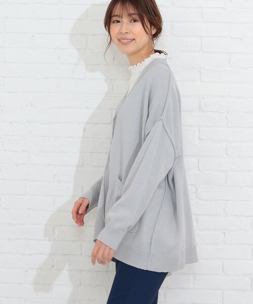 SHOO・LA・RUE（シューラルー）の「◆アウトリンキングVネックゆるカーディガン（カーディガン/ボレロ・レディース・アイボリー/ピンク系/ライトグレー/レモンイエロー/ブルー・00）」の19枚目の写真