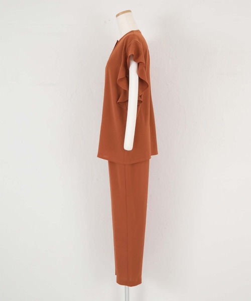 titivate(ティティベイト)の「フリルスリーブブラウスセットアップ(セットアップ・レディース・ブラウン/ブルー/モカ/オレンジ/ブラック・L/M/S)」の10枚目の写真