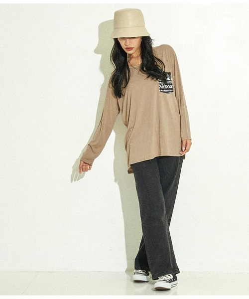 ANAP(アナップ)の「5色展開柄ポケットゆるロングTシャツ(Tシャツ/カットソー・レディース・ホワイト/ベージュ/ブラック/ミント/ピンクベージュ・FREE)」の16枚目の写真