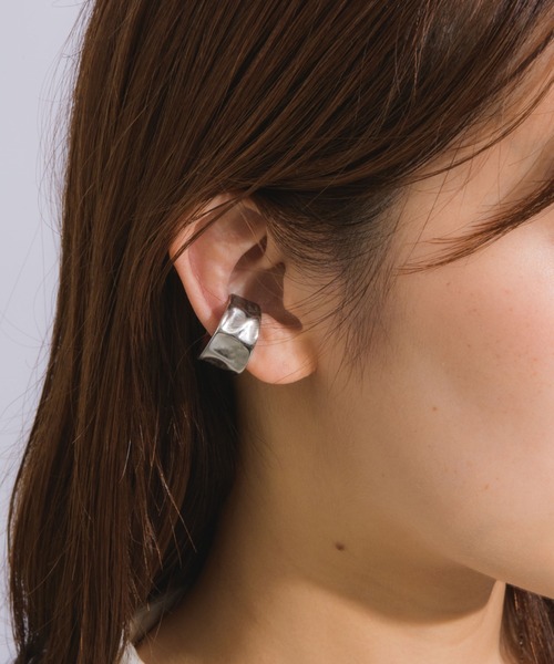 muku（ムク）の「【リングとしてもイヤーカフとしても使える！】金属アレルギー対応 [ゴールド]  リングカフ 13号 /サージカルステンレス/316L（リング・レディース・シルバー/ゴールド・11/13/15 ）」の10枚目の写真