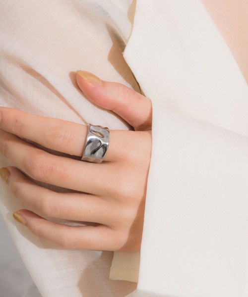 muku（ムク）の「【リングとしてもイヤーカフとしても使える！】金属アレルギー対応 [ゴールド]  リングカフ 13号 /サージカルステンレス/316L（リング・レディース・シルバー/ゴールド・11/13/15 ）」の11枚目の写真