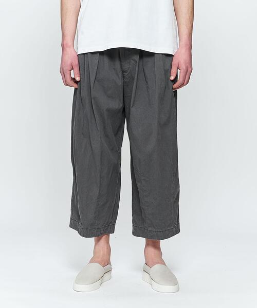 FACCIES（ファチーズ）の「＜FACCIES＞ WIDE TUCK PANTS/パンツ（その他パンツ・メンズ・ブラック/ブラウン・1/2）」の2枚目の写真