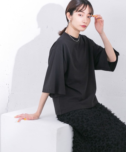KBF（ケイビーエフ）の「illi　ボックスシルエットワイドTシャツ（Tシャツ/カットソー・レディース・ホワイト/ブラック/モカ・ONE）」の3枚目の写真