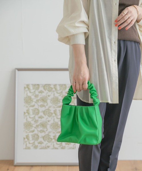 ITEMS URBANRESEARCH（アイテムズ アーバンリサーチ）の「ギャザーハンドルバッグ（ハンドバッグ・レディース・ブラック/ベージュ/グリーン・-）」の6枚目の写真