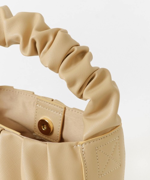 ITEMS URBANRESEARCH（アイテムズ アーバンリサーチ）の「ギャザーハンドルバッグ（ハンドバッグ・レディース・ブラック/ベージュ/グリーン・-）」の13枚目の写真