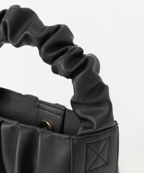 ITEMS URBANRESEARCH（アイテムズ アーバンリサーチ）の「ギャザーハンドルバッグ（ハンドバッグ・レディース・ブラック/ベージュ/グリーン・-）」の15枚目の写真
