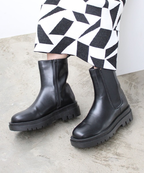 GeeRA（ジーラ）の「トラックソールサイドゴアブーツ（ブーツ・レディース・アイボリー/ブラック/ダークブラウン・LARGE/X-LARGE/SMALL/MEDIUM）」の14枚目の写真