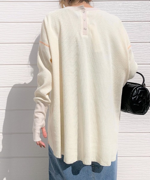 Q（キュー）の「ヘンリーネックサーマルロンT（Tシャツ/カットソー・レディース・チャコールグレー/アイボリー・MEDIUM）」の8枚目の写真