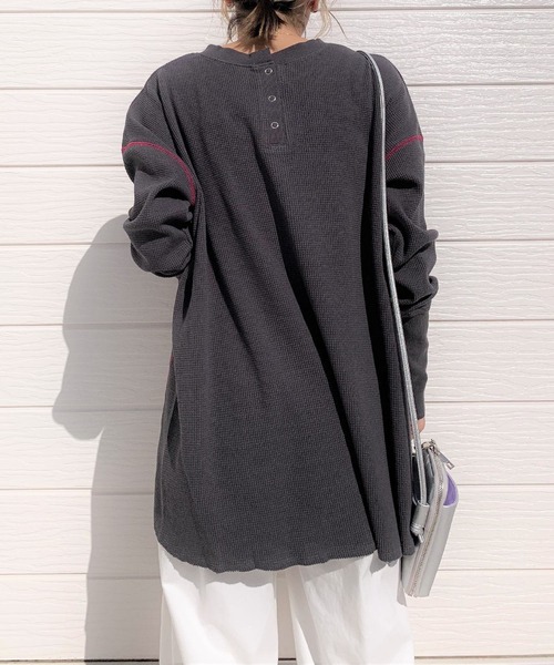 Q（キュー）の「ヘンリーネックサーマルロンT（Tシャツ/カットソー・レディース・チャコールグレー/アイボリー・MEDIUM）」の3枚目の写真